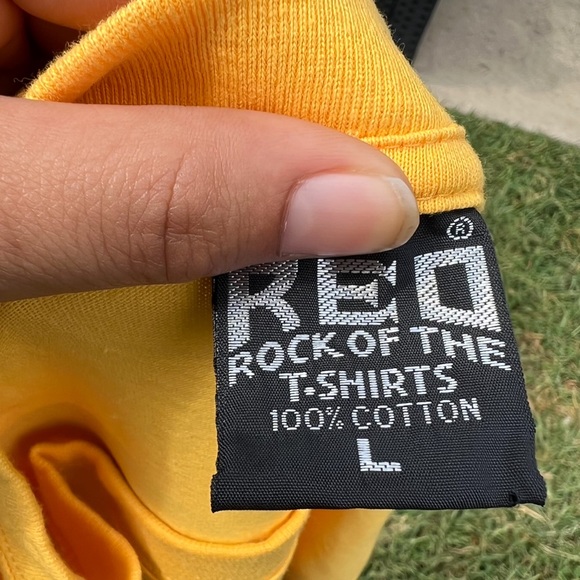 Vintage Barack Obama Hope T-Shirt Yellow size Large 2009 - Picture 2 of 3